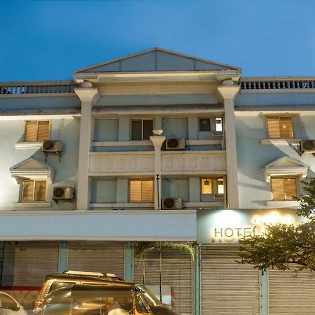 Treebo Trip Meadow Inn Mumbai Bagian luar foto